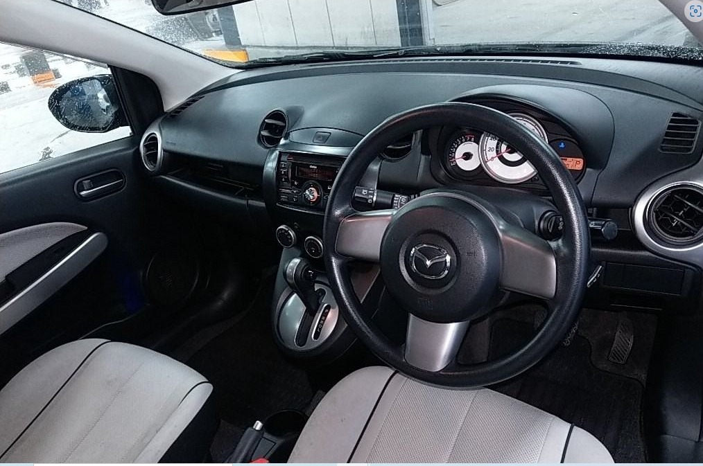 MAZDA DEMIO photo 3