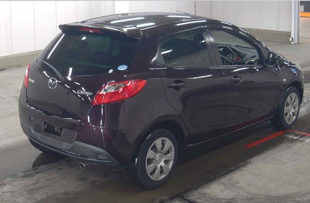 MAZDA DEMIO photo 4