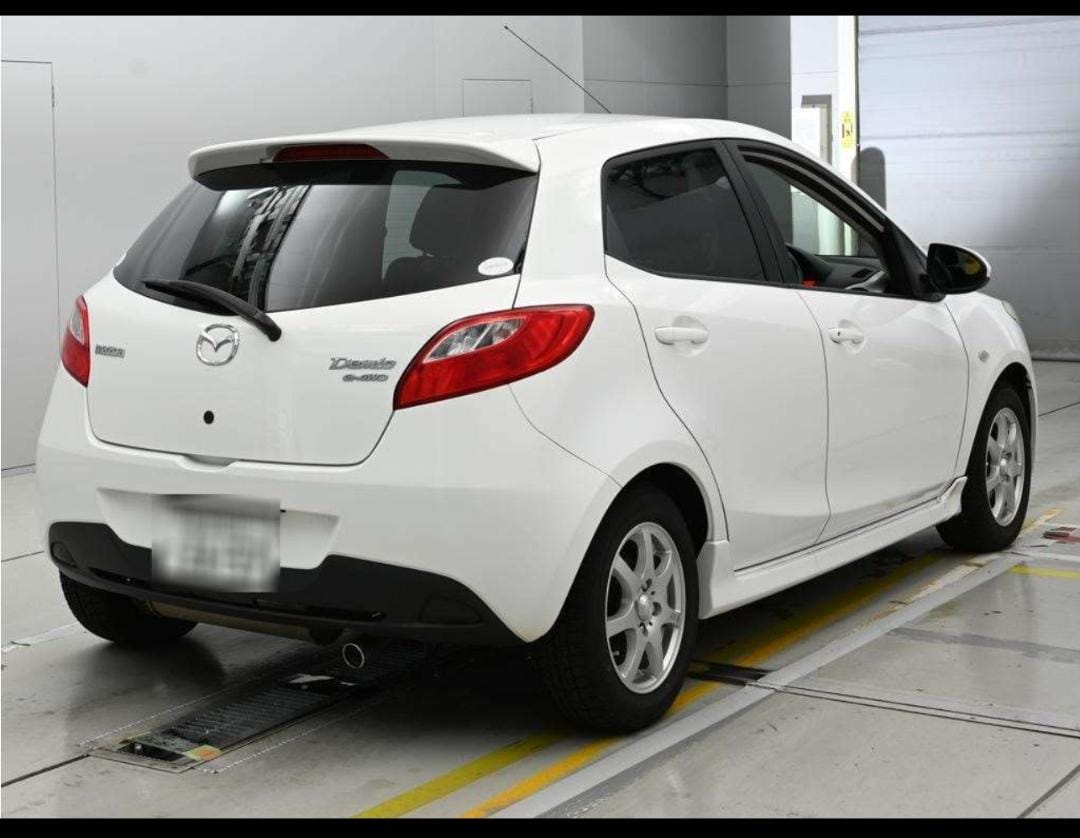 MAZDA DEMIO photo 3