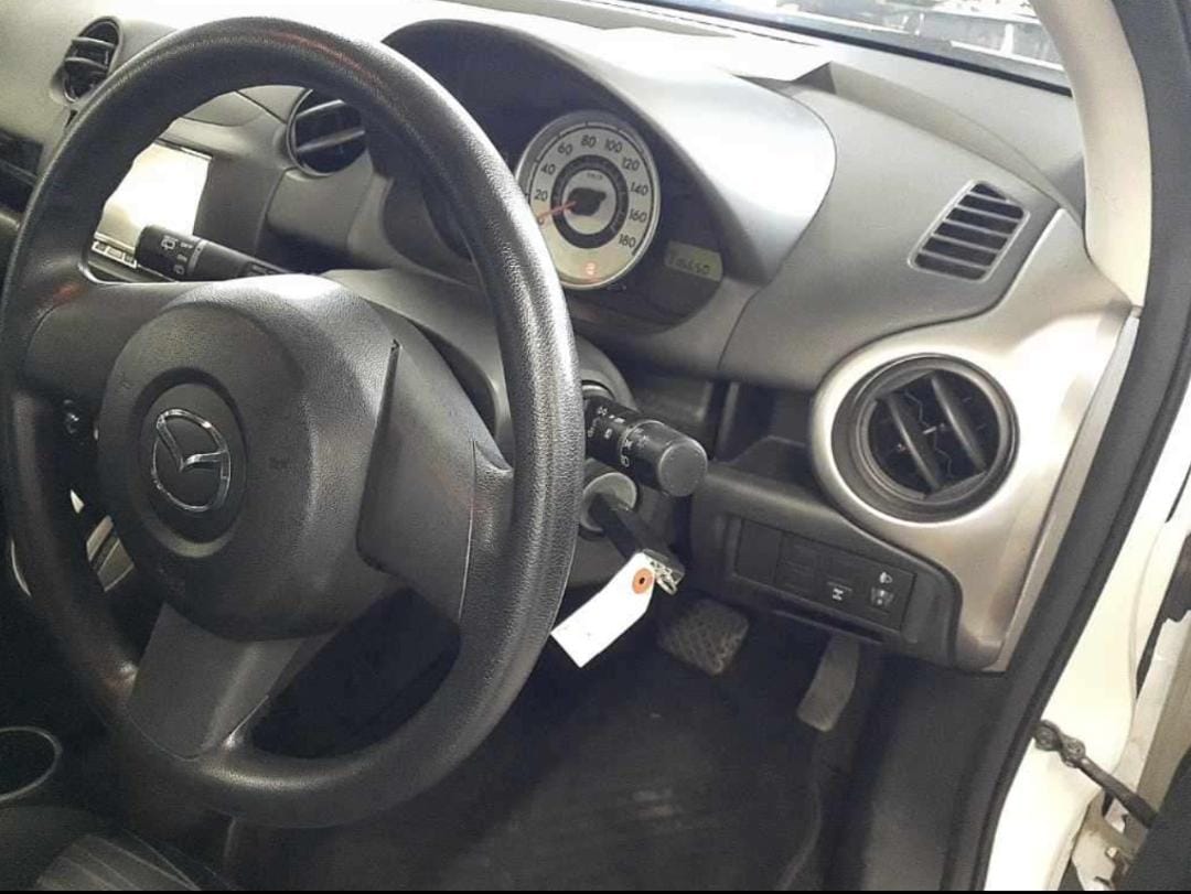 MAZDA DEMIO photo 10