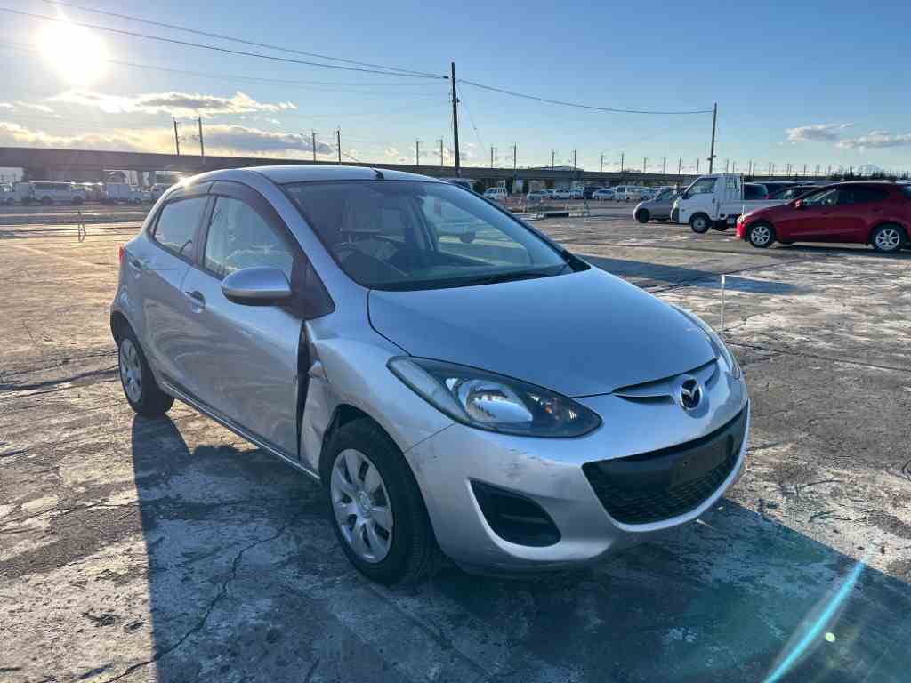 MAZDA DEMIO photo 2
