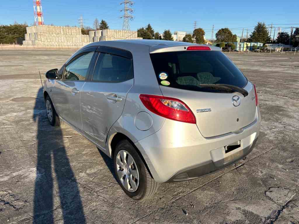 MAZDA DEMIO photo 3