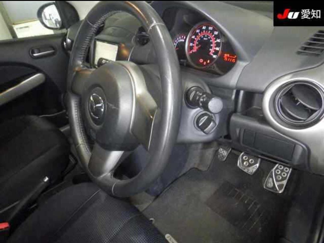 MAZDA DEMIO photo 6