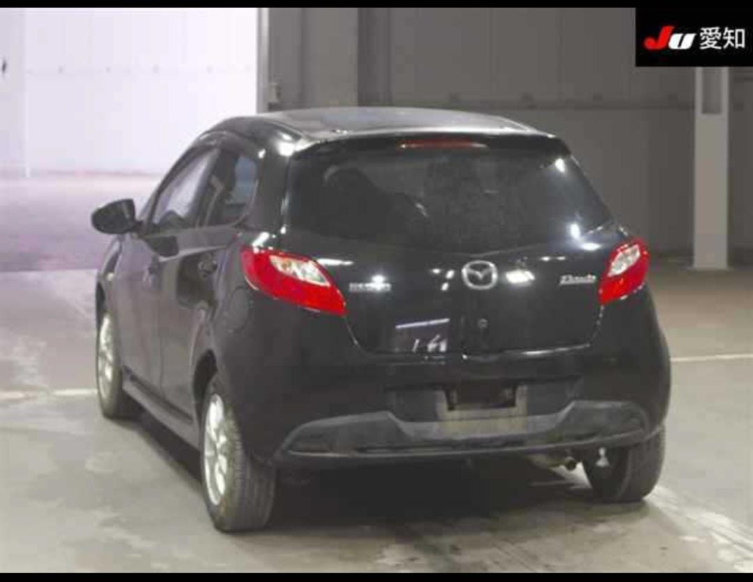 MAZDA DEMIO photo 4