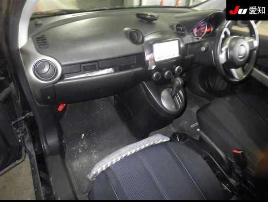 MAZDA DEMIO photo 7