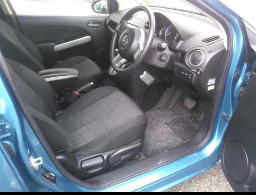 MAZDA DEMIO photo 9
